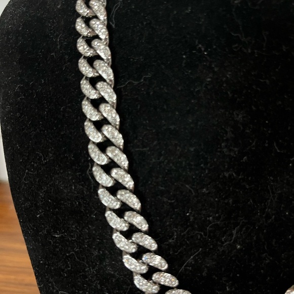 Bold Silver Cuban Link Jewelry Necklace - Picture 2 of 3